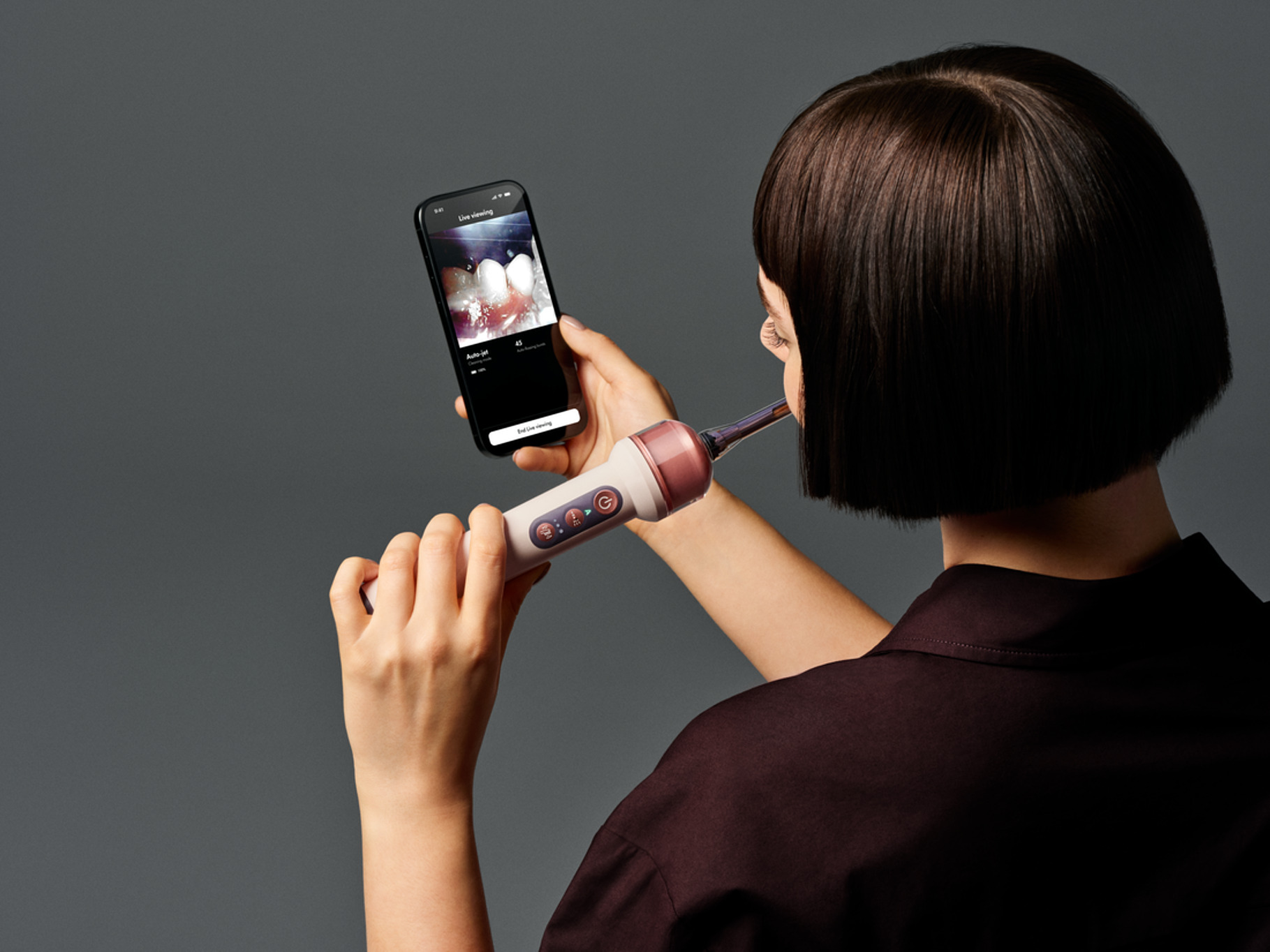 再拓全新領域！Dyson CameraJet&trade; 微鏡噴射電動牙刷全球發表　十年研究成果正式問世　首款搭載鏡頭的牙刷，整合沖牙、刷牙與漱口，打造全新「沖、刷、漱」潔牙體驗 @3C 達人廖阿輝