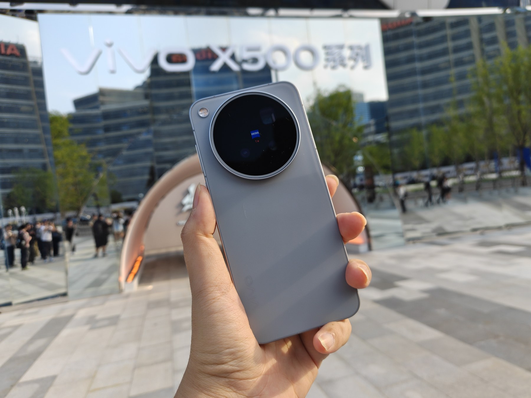 X500 Pro Max 的核心看點不是單純把機身做大，而是把 Pro 路線與部分 Ultra 級影像能力合併。