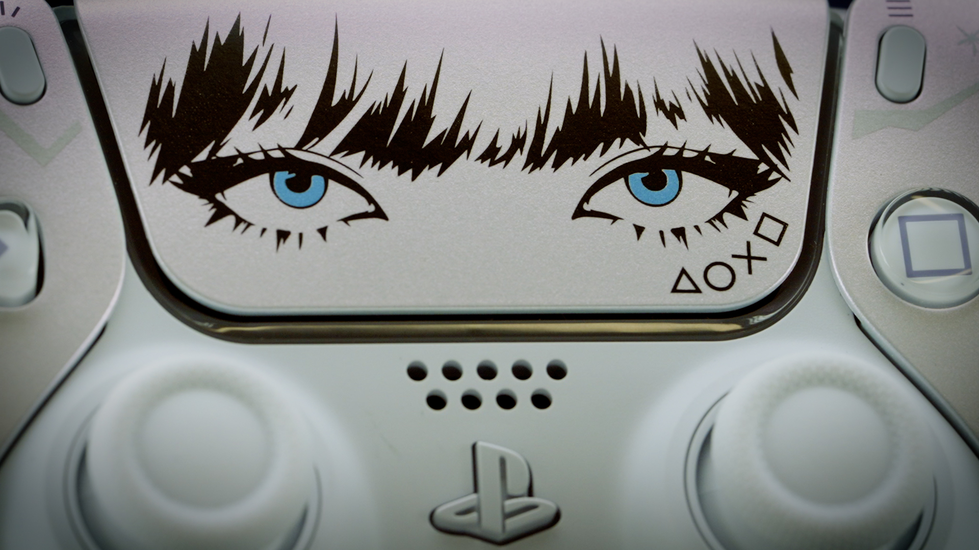 Lisa 攜手 PlayStation 推出限量版 DualSense 無線控制器 10 月 2 日開放預購 融入瀏海、雙眼、星星與「LL」等個人標誌元素 Lisa 攜手 PlayStation 推出限量版 DualSense 無線控制器 10 月 2 日開放預購 融入瀏海、雙眼、星星與「LL」等個人標誌元素