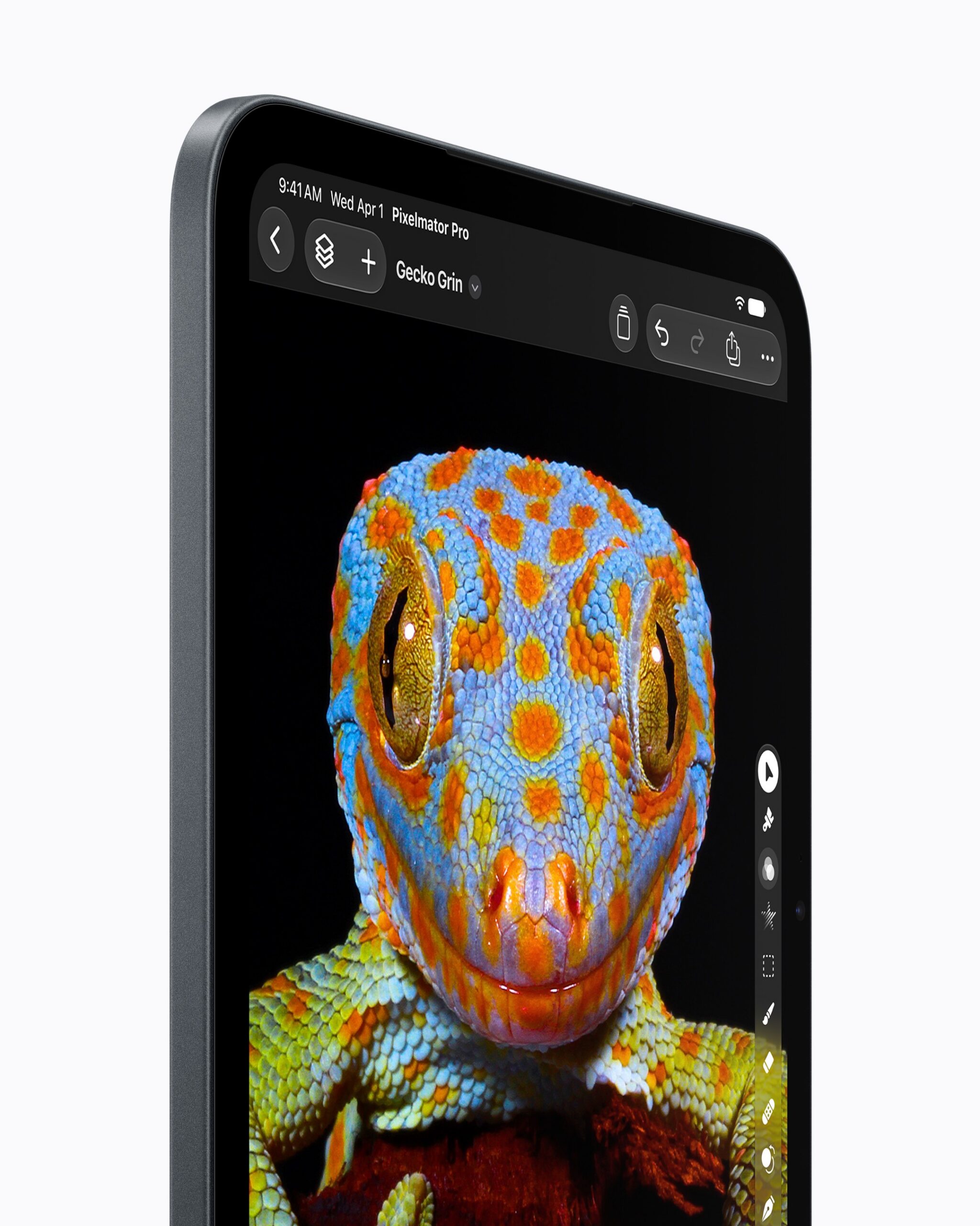 8.5 吋 OLED 超 Retina XDR 顯示器。