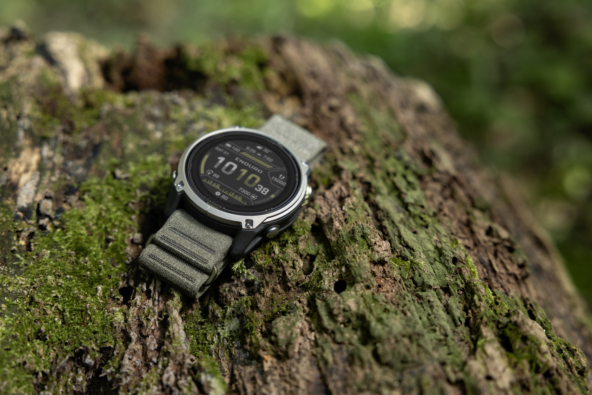 Garmin 戶外運動生態系再進化！Approach S72 、 Enduro 4 登台　高爾夫旗艦 Approach S72 導入生理數據與揮桿分析　升級果嶺判讀助攻球場決策　極限性能錶 Enduro 4 首度在台上市　太陽能鏡面加持、運動模式續航最長達 320 小時